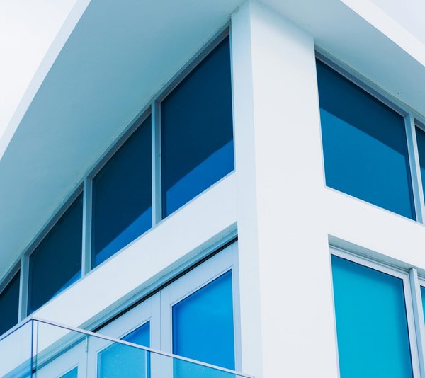 Vitrage chauffant : l'art de marier chaleur et design moderne